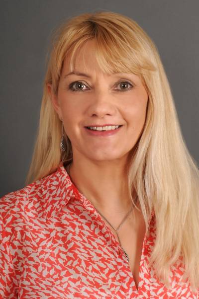 Unsere Kandidatinnen und Kandidaten zur Gemeinderatswahl - 10. Renate Schababerle,
Hauswirtschaftsmeisterin,
Münchhofstraße 6,
46 Jahre, verheiratet, 2 Kinder,
Vorstandsmitglied beim Landfrauenverein
Bühl - Rastatt,
Aktives Mitglied der Volkstanzgruppe
Ottersweier