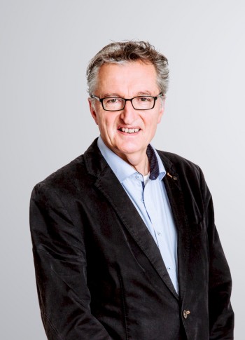 - Martin Höß
